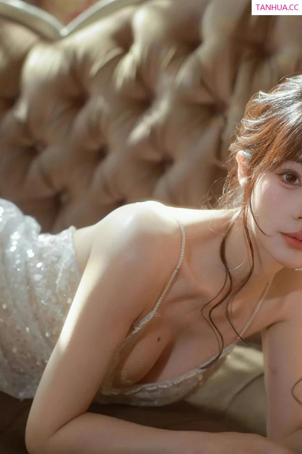 佘贝拉  [XiuRen]高清写真图 2025.09.24 No.10799 佘贝拉Bella 连衣短裙第5张图片